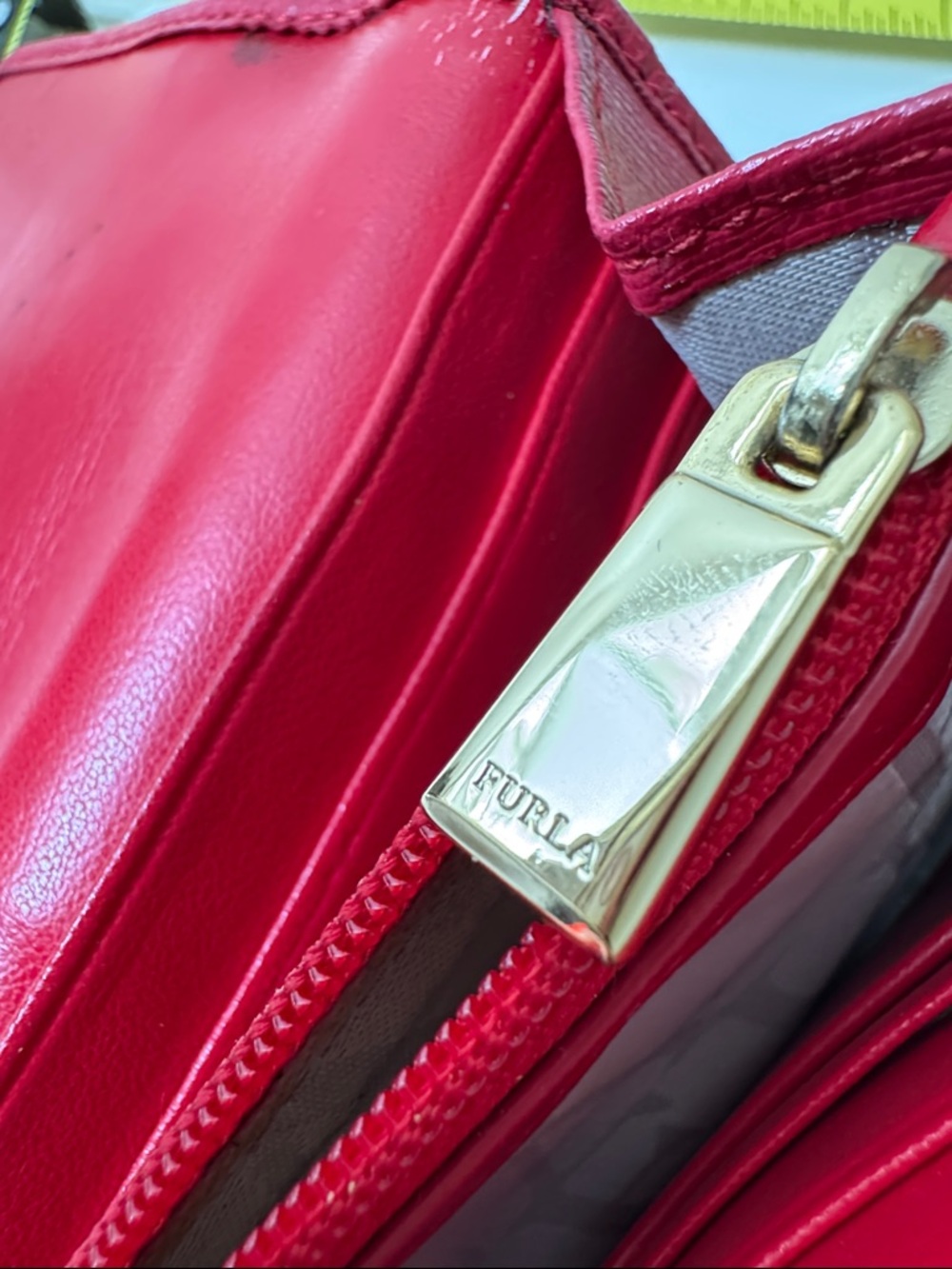 Furla red textured wallet. - Picture 11 of 11